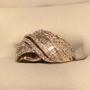 10kt Diamond Swirl Ring Size 7 EUC